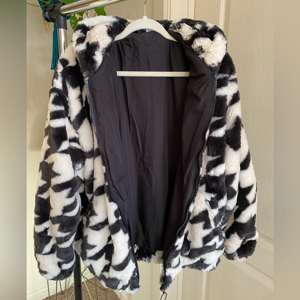 Divided Black & White Hounds Tooth XL Oversized Furry Bomber Jacket NWOT